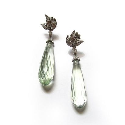 Paire de PENDANTS D'OREILLES en or gris 18k...