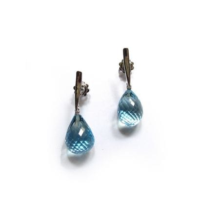 Paire de PENDANTS D'OREILLES en or gris 18k...