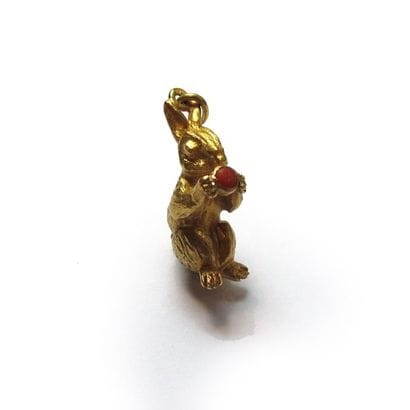 BRELOQUE en or jaune 18k (750/°°) sculpté...
