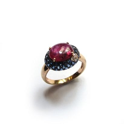 BAGUE en or rose 18k (750/°°), ornée d'une...