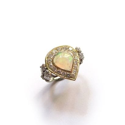 BAGUE en or jaune 18k (750/°°), ornée d'une...