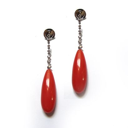 Paire de PENDANTS D'OREILLES en or gris 18k...