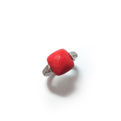 BAGUE en or gris 18k (750/°°), ornée d'un...