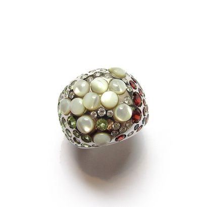 BAGUE bandeau en or gris 18k (750/°°), appliquée...