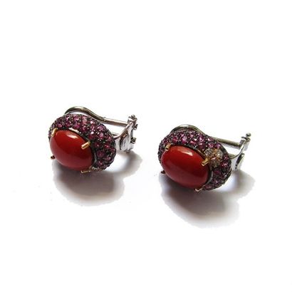 Paire de BOUCLES D'OREILLES en or gris 18k...