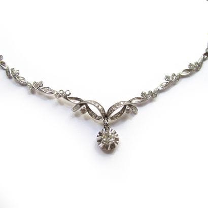 COLLIER ras de cou en or gris 18k (750/°°),...
