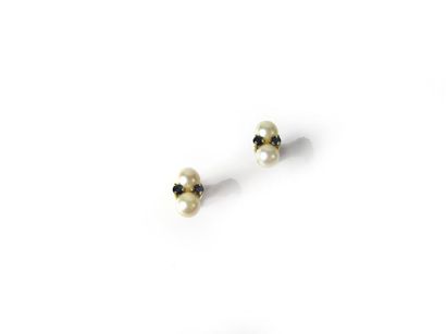 Paire de CLOUS D'OREILLES en or jaune 18k...