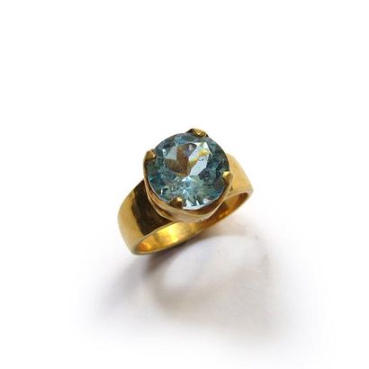 BAGUE en vermeil (925/°°), ornée d'une topaze...