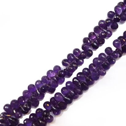 COLLIER composé d'un rang d'améthystes taille...