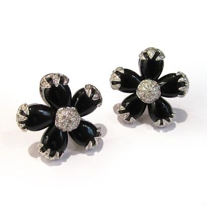 Paire de CLIPS D'OREILLES en or gris 18k...