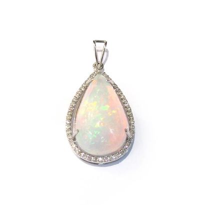 PENDENTIF en or gris 18k (750/°°), orné d'une...