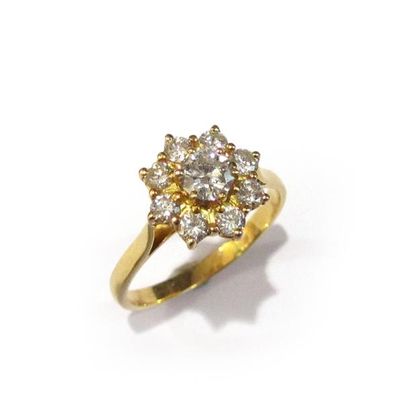 BAGUE fleur en or jaune 18k (750/°°), ornée...