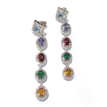 Paire de PENDANTS D'OREILLES en or gris 18k...