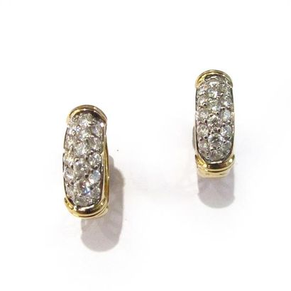 Paire de BOUCLES D'OREILLES créoles en or...