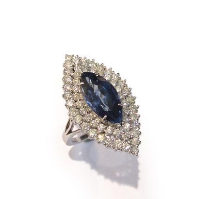 BAGUE en alliage d'or 14k (585/°°), ornée...
