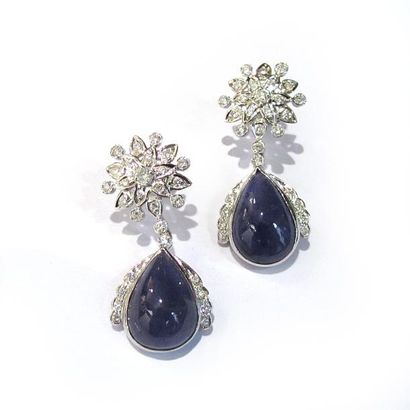 Paire de PENDANTS D'OREILLES en or gris 18k...