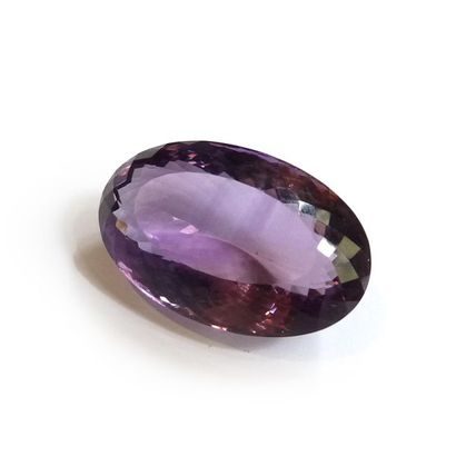 AMETHYSTE ovale facettée sur papier.Poids:...