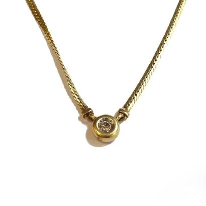 COLLIER en or jaune 18k (750/°°), tour de...