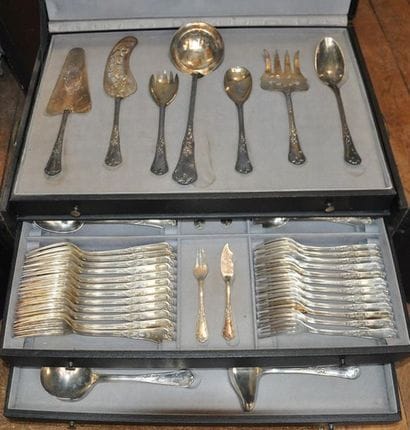 Ménagère en métal argenté et métal doré,...