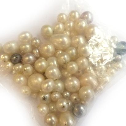 LOT de perles de culture et d'imitations...