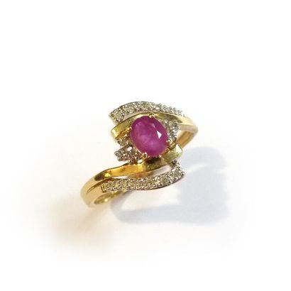 BAGUE en or jaune 18k (750/°°), ornée d'un...