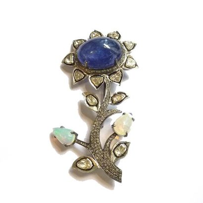 BROCHE en argent (925/°°) patiné, stylisant...