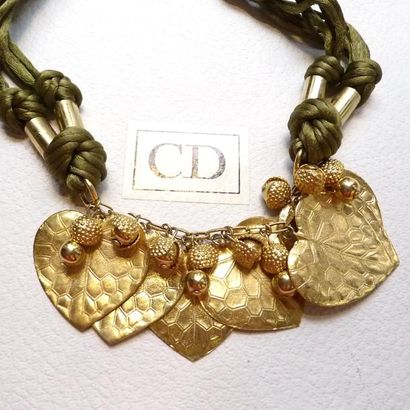DIOR, Attribué à - COLLIER ras de cou, cordons...