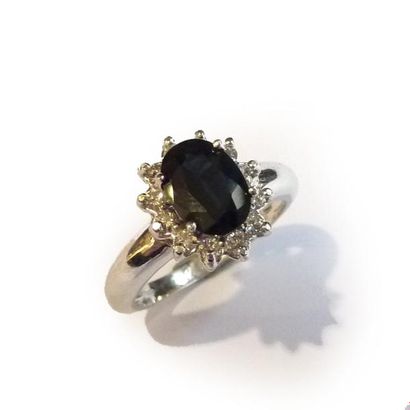 BAGUE marguerite en or gris 18k (750/°°),...