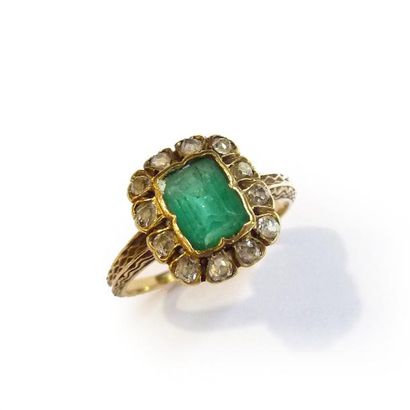 BAGUE en or jaune 18k (750/°°), ornée d'une...