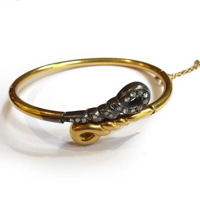 BRACELET jonc rigide ouvrant en or jaune...
