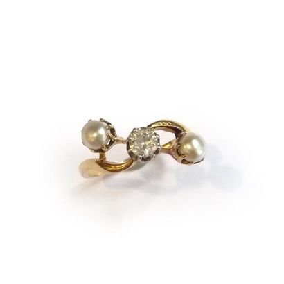 BAGUE en or jaune 18k (750/°°) et platine,...