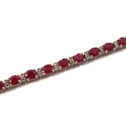 BRACELET articulé en argent (925/°°), orné...