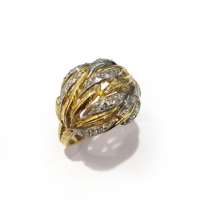 BAGUE en or jaune 18k (750/°°) ajouré et...