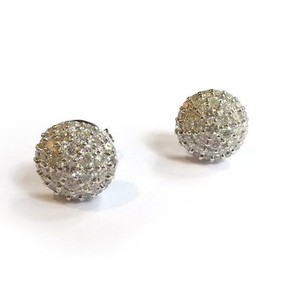 Paire de CLOUS D'OREILLES en or gris 18K...