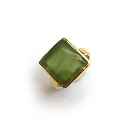 BAGUE en vermeil (925/°°), ornée d’une jade...