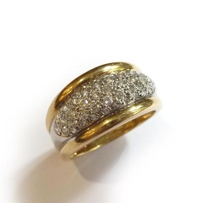 BAGUE jonc en or jaune 18k (750/°°), à décor...