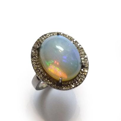 BAGUE en argent (925/°°) patiné, ornée d'une...