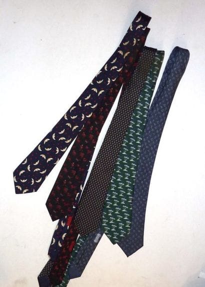 HERMES- lot de cinq cravates