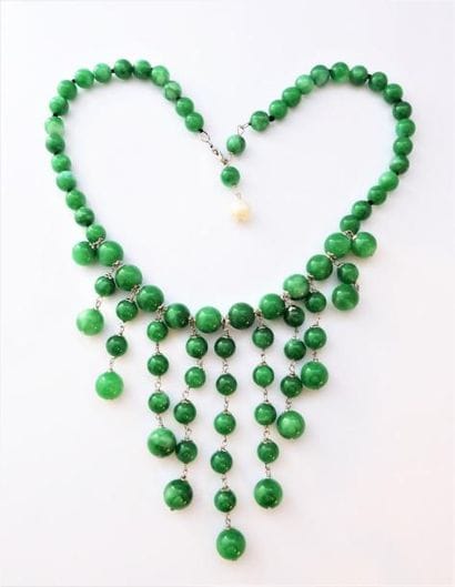 COLLIER en chute et pampilles formant un...