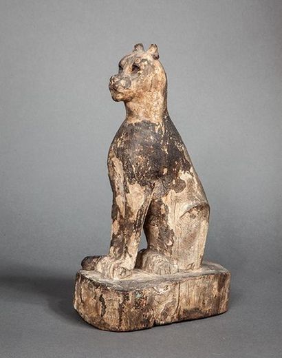 Sarcophage de chat en bois autrefois peint....