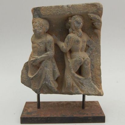 Elément de bas-relief en schiste figurant...