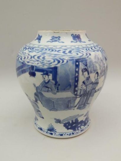 Vase en porcelaine bleu blanc à décor de...