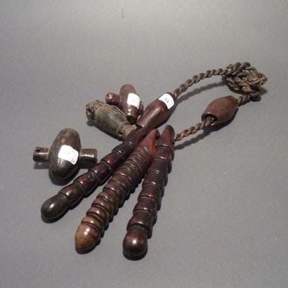 Lot d'un collier Dorzé, Ethiopie et de trois...
