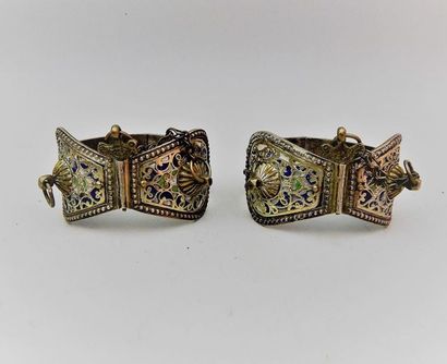 Paire de chevillières en métal argentifère...