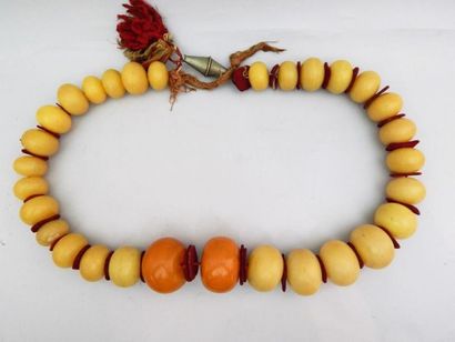 Collier « Loubane » composé de 30 perles...