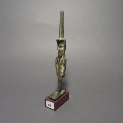 Statuette représentant Néfertoum marchant,...