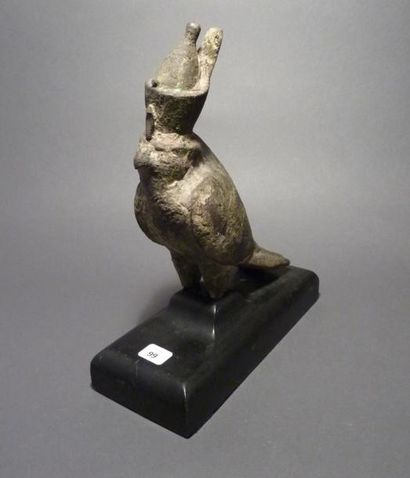 Statue représentant Horus sous la forme d'un...