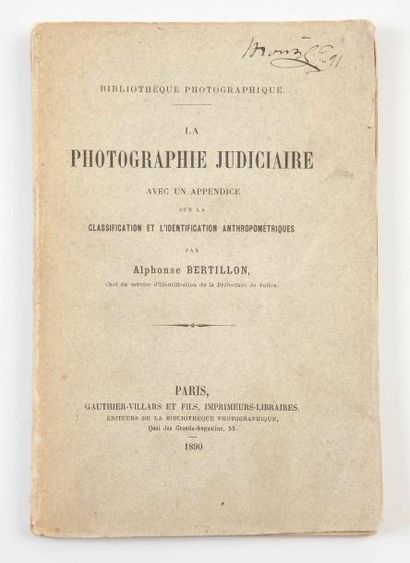 Alphonse BERTILLON.

La Photographie judiciaire...