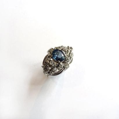 BAGUE boule en or gris 18k (750°/°°), ornée...