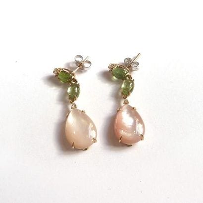 Paire de PENDANTS D'OREILLES en or rose (750°/°°),...